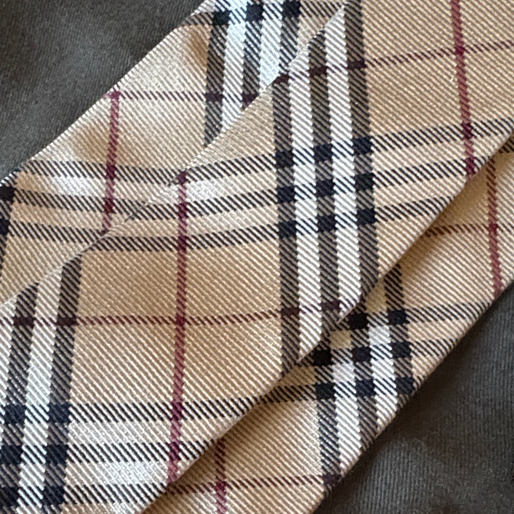 Burberry Tan Plaid Silk Men's Tie with Black & Red Accent - Picture 7 of 10